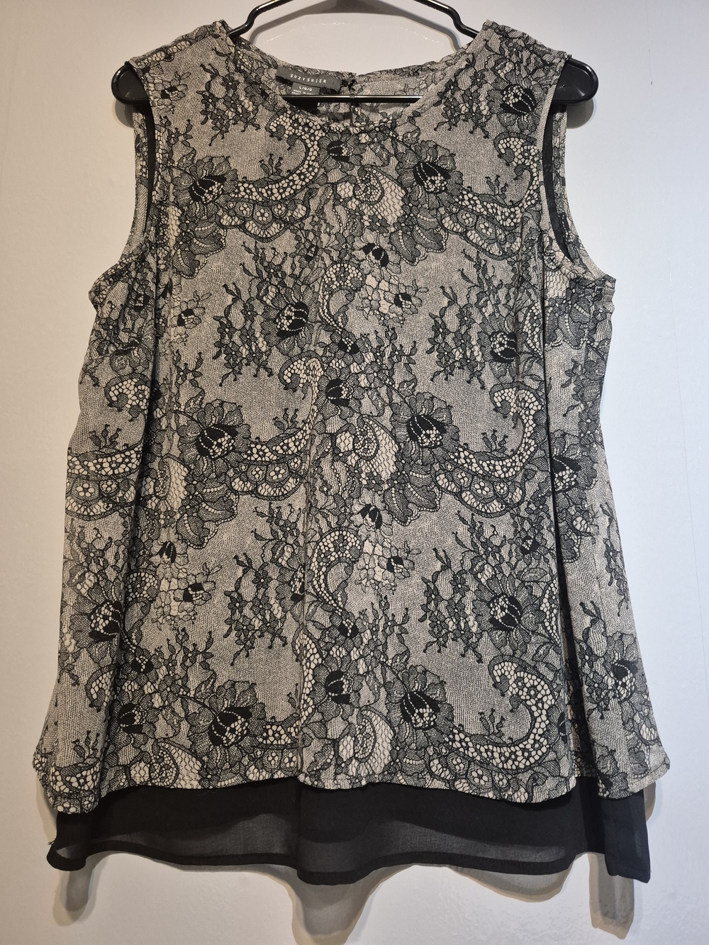 Suzy Shier Black and Cream Lace-Print Top